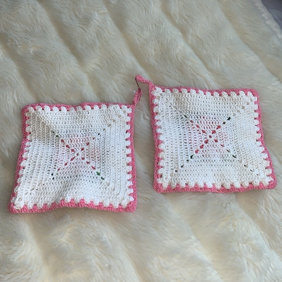 Hand crafted CROCHET 3D pink roses fancy pot holders cottage core - Picture 5 of 9